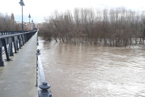 La crecida del Ebro, a su paso por Logroño. JUAN MARÍN