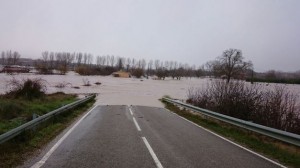 Rescatados-Frias-Burgos-desbordamiento-Ebro_TINIMA20150131_0541_20