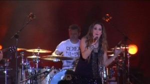 Raúl Frayle con Malú en concierto