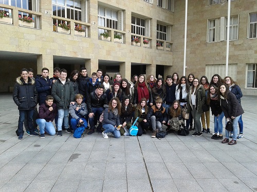 Fotografía de grupo en el Ayuntamiento de Logroño. INFILTRADOS