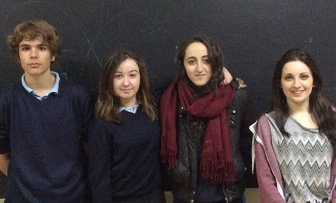 Alumnos: Bianca Mitocaru, Yasmina Zait, Andrea Augusto, Kathy Acosta y Víctor Berger. Su profesor es Pablo Manrique.
