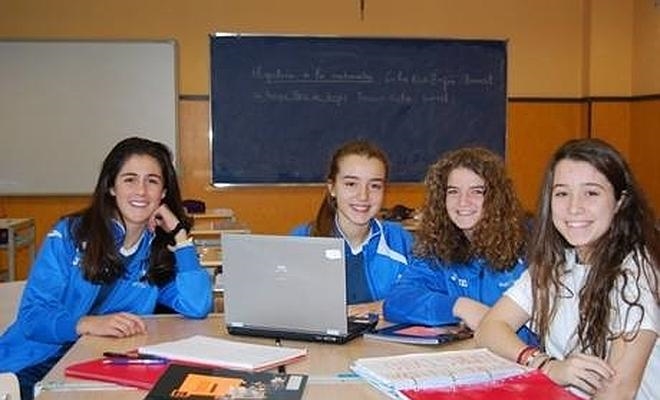Alumnas: María Jimeno Soto, Aurora Martínez Olarte, Raquel Pinillos Oroz y Pilar San Pedro García. Su profesor es Adolfo Lezana.